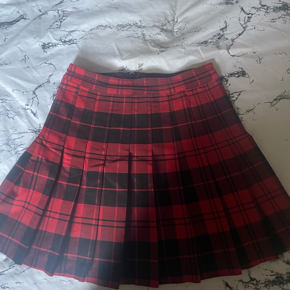Plates skirt